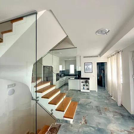 New With Pool, Sea View, 빌라 포레치