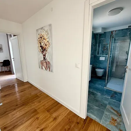 빌라 New With Pool, Sea View, 포레치