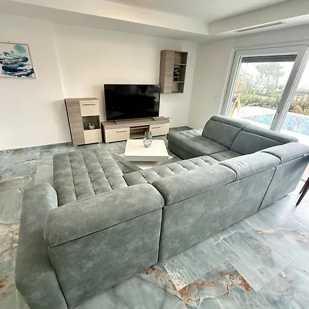 New With Pool, Sea View, וילה