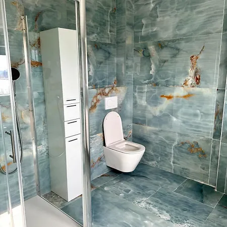 New With Pool, Sea View, פורץ