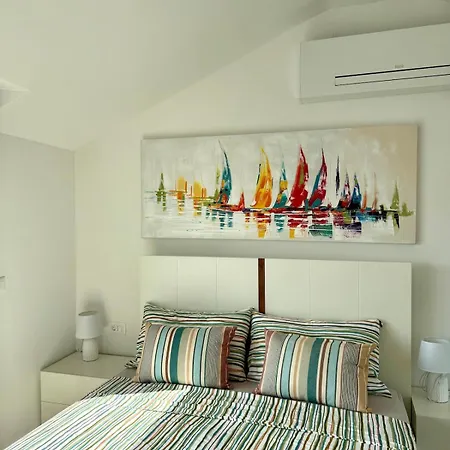 New With Pool, Sea View, וילה פורץ