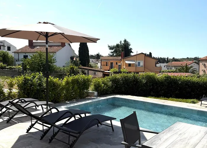 New With Pool, Sea View, Вилла Пореч