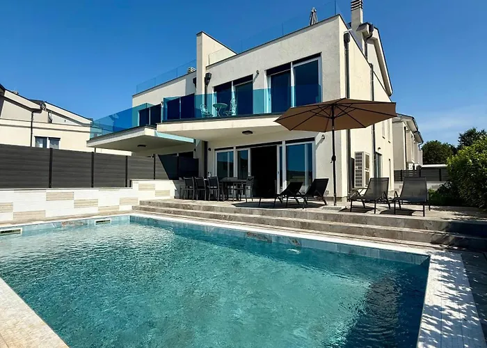 New With Pool, Sea View, Πόρετς